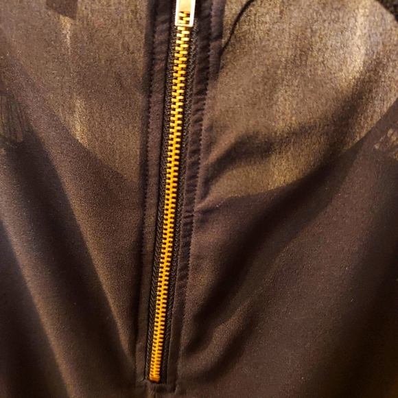 Beautiful black lacey top ! - Picture 4 of 4